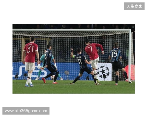 记者：因下赛季很大概率有欧冠踢，曼联想B费再至少留队1年