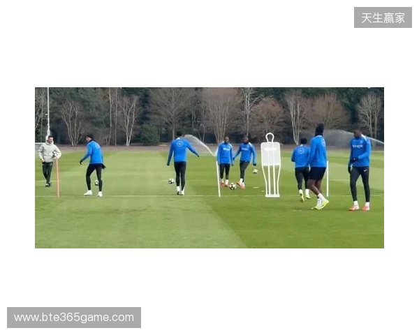 跟队:埃斯特旺参加了切尔西的公开训练,里斯、约恩森缺席